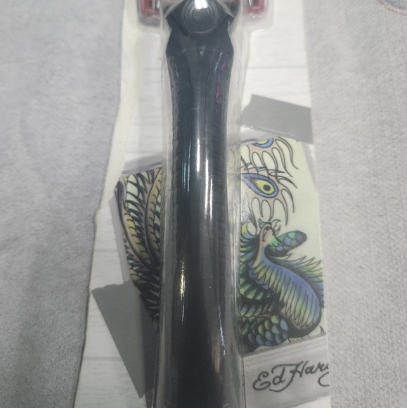 ED HARDY Men's Red & Black Razor Blade Brand New - Picture 3 of 4